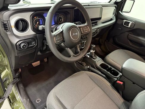 Used 2024 Jeep Wrangler Unlimited Sport AWD/4WD image 17