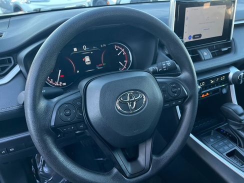 Used 2025 Toyota RAV4 XLE image 27