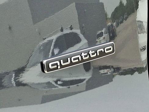 Used 2025 Audi Q5 Premium w/ Convenience Package image 12