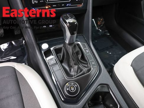 Used 2025 Volkswagen Taos SE AWD/4WD image 13
