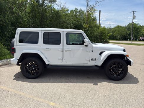 Used 2021 Jeep Wrangler Unlimited Sahara AWD/4WD image 4