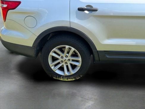 Used 2015 Ford Explorer FWD image 14