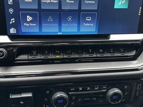 Used 2024 Chevrolet Silverado 2500 ZR2 w/ Technology Package image 11