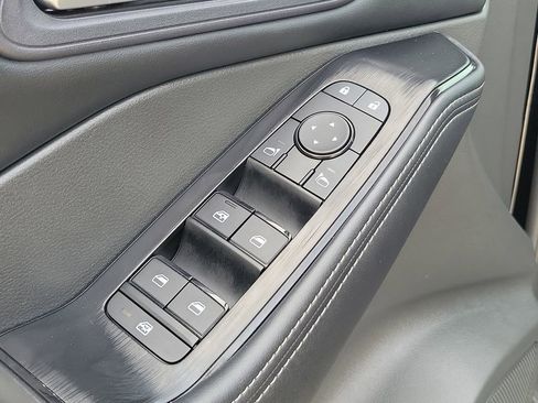 Used 2025 Nissan Rogue SV image 29