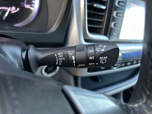 Used 2016 Toyota Highlander Limited w/ Driver Technology Package image 21