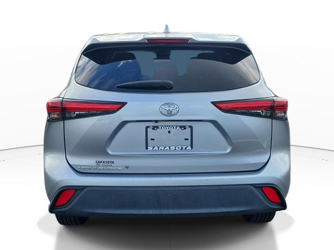 Used 2021 Toyota Highlander L FWD image 5