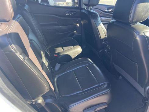 Used 2023 GMC Acadia SLT image 17