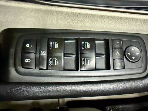 Used 2017 Chrysler Pacifica Limited w/ Advanced Safetytec Group image 20