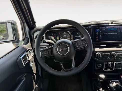 Used 2024 Jeep Wrangler Unlimited w/ Convenience Group AWD/4WD image 12