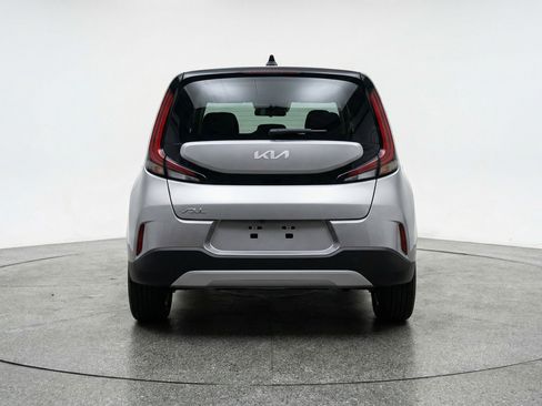 Used 2025 Kia Soul LX w/ LX Technology Package FWD image 7