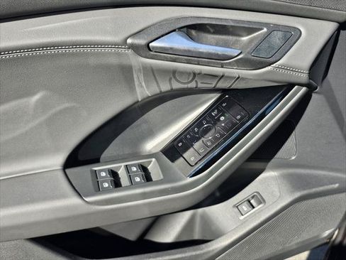 Used 2025 Audi Q6 e-tron Premium Plus w/ Premium Plus AWD/4WD image 10