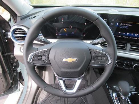 New 2025 Chevrolet Trax LT w/ Driver Confidence Package image 17