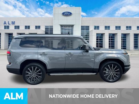 Used 2025 Lexus GX 550 w/ Accessory Package (2T) image 4