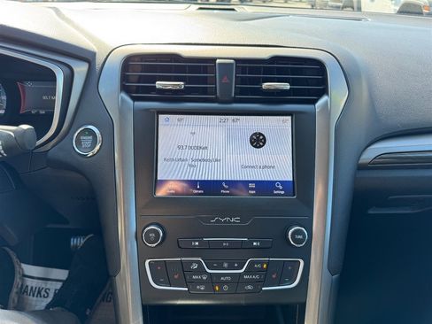 Used 2019 Ford Fusion SEL image 15