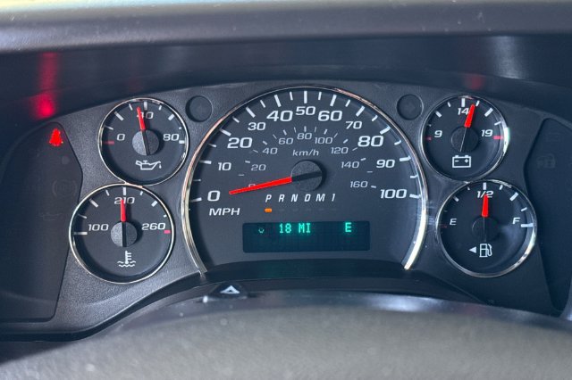 Used 2018 Chevrolet Express 2500 RWD image 24