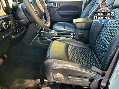 Used 2024 Jeep Wrangler Unlimited w/ Convenience Group AWD/4WD image 20