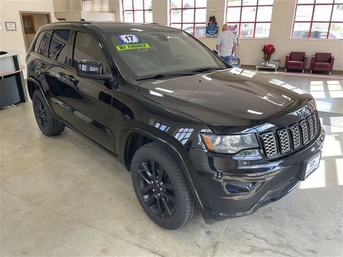 Used 2017 Jeep Grand Cherokee Altitude AWD/4WD image 2