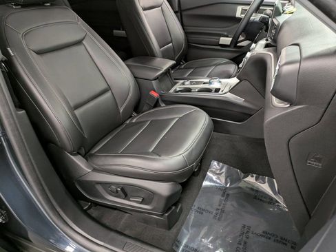 Used 2022 Ford Explorer XLT w/ Equipment Group 202A image 28