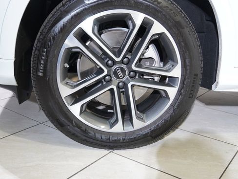 Used 2025 Audi Q5 Premium w/ Convenience Package image 17