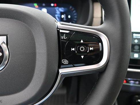 New 2026 Volvo XC90 B6 Plus w/ Protection Package Premier image 14