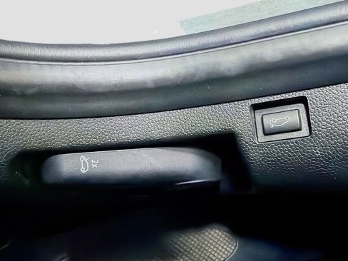 Used 2019 MINI Cooper 2-Door Hardtop w/ Signature Upholstery Package FWD image 34