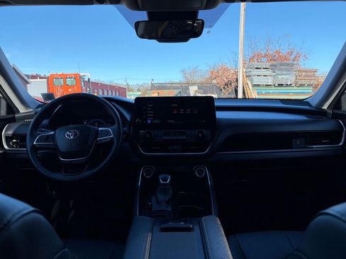 Used 2025 Toyota Grand Highlander XLE image 34