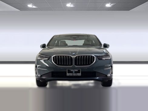 Used 2025 BMW 530i w/ Premium Package RWD image 5