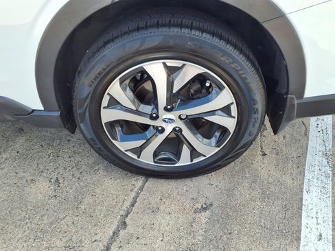 Used 2020 Subaru Outback Limited image 27