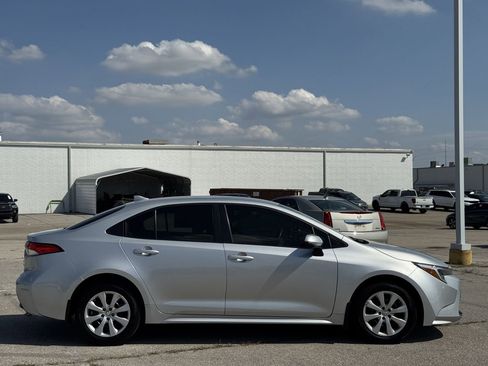 Used 2025 Toyota Corolla LE FWD image 3