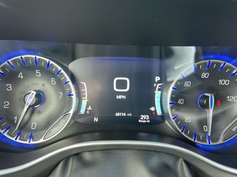 Used 2024 Chrysler Pacifica Touring-L FWD image 15