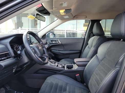 Used 2024 Mitsubishi Outlander SE image 15