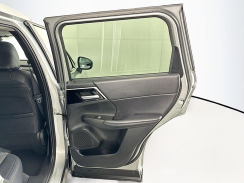 Used 2024 Mitsubishi Outlander SE Black Edition image 30