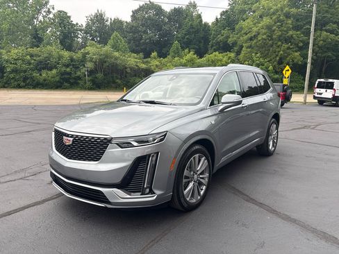 Used 2024 Cadillac XT6 Premium Luxury w/ Technology Package AWD/4WD image 3