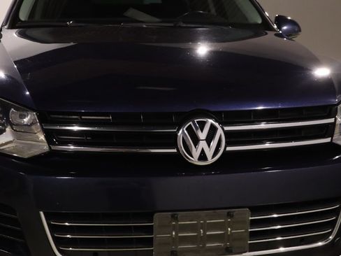 Used 2013 Volkswagen Touareg VR6 AWD/4WD image 14