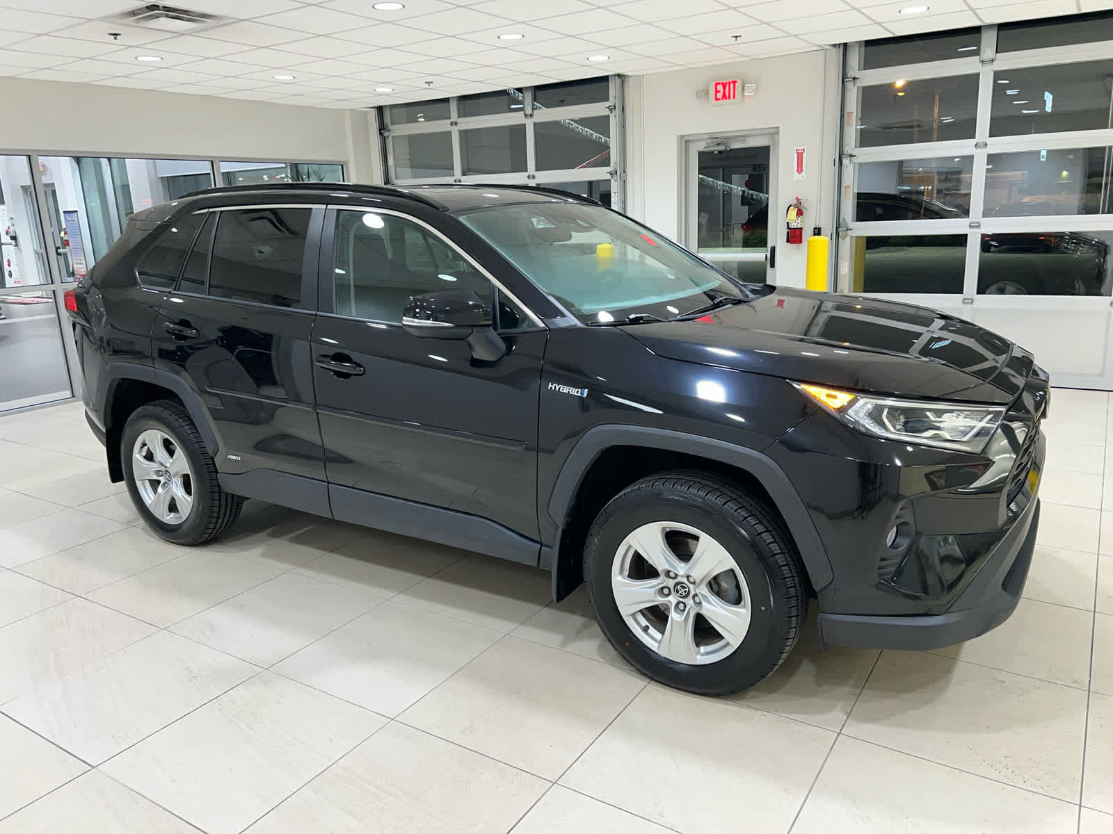 Used 2021 Toyota RAV4 XLE w/ Convenience Package AWD/4WD image 1