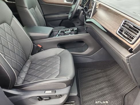 Used 2025 Volkswagen Atlas SEL Premium R-Line image 17