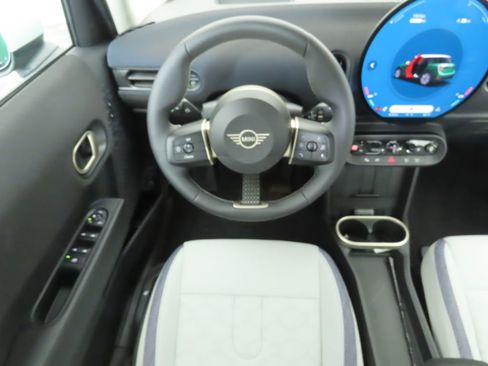 Used 2025 MINI Cooper 4-Door Hardtop image 14