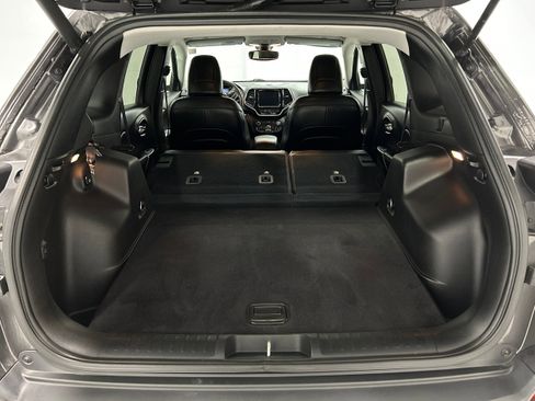 Used 2019 Jeep Cherokee Limited AWD/4WD image 34