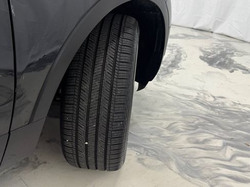 Used 2018 Ford Explorer XLT w/ Equipment Group 202A AWD/4WD image 11