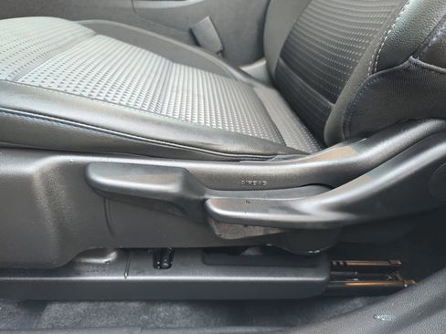 Used 2025 Chevrolet Trax LT w/ Driver Confidence Package image 28