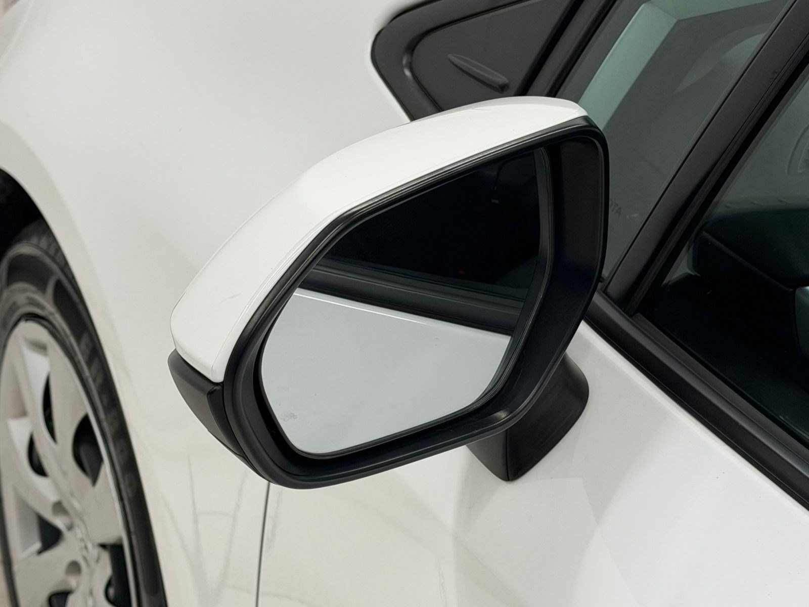 Used 2024 Toyota Corolla LE FWD image 32