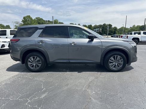 Used 2024 Nissan Pathfinder S FWD image 9