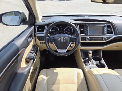 Used 2015 Toyota Highlander Limited Platinum AWD/4WD image 25