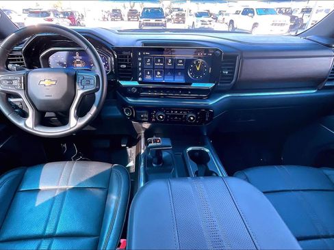 Used 2025 Chevrolet Silverado 1500 High Country w/ High Country Premium Package AWD/4WD image 16