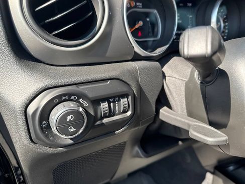 Used 2021 Jeep Gladiator Sport AWD/4WD image 13
