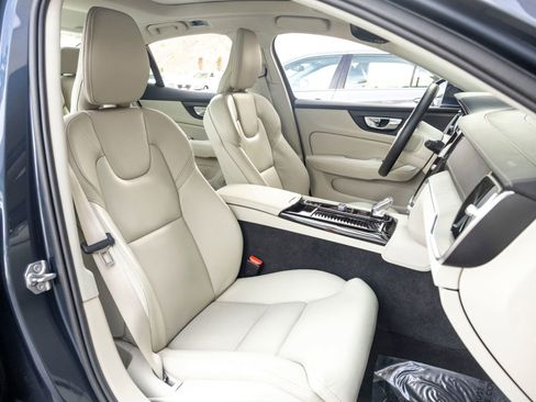 Used 2022 Volvo S60 T8 Inscription w/ Advanced Package image 26