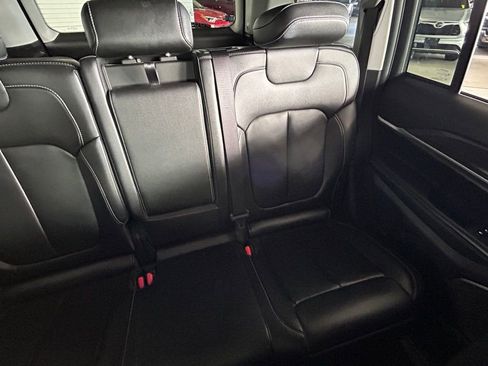 Used 2023 Jeep Grand Cherokee Limited image 14