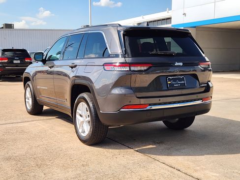 Used 2025 Jeep Grand Cherokee Laredo X image 7