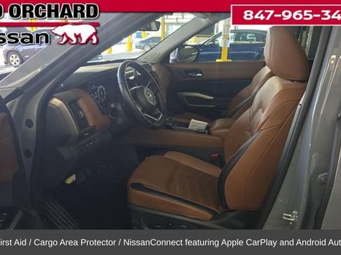 Used 2025 Nissan Pathfinder Platinum image 7