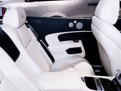 Used 2019 Rolls-Royce Dawn image 27